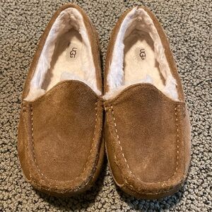 Ugg Brown Slip On Moccasins Size 5 in Like New Condition